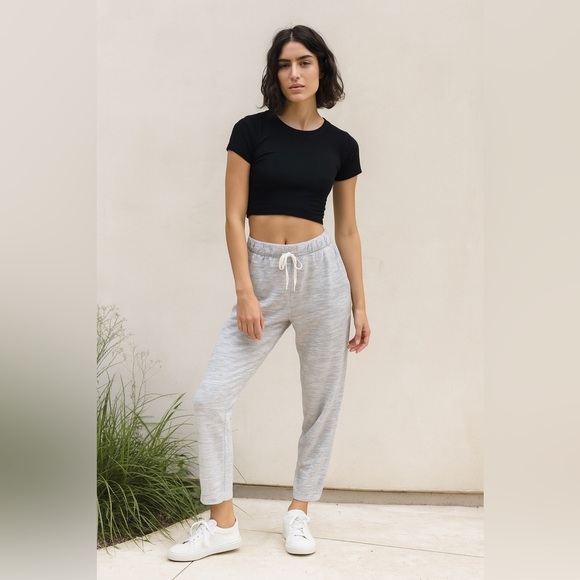 LULULEMON On The Fly Crop *23"
Wee Are From Space Nimbus Battleship - Picture 3 of 7